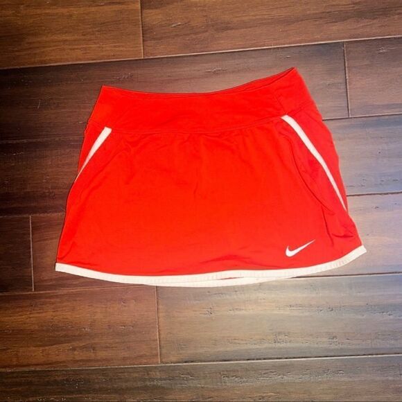 Nike Ladies Skort: SOLD - Picture 1 of 5